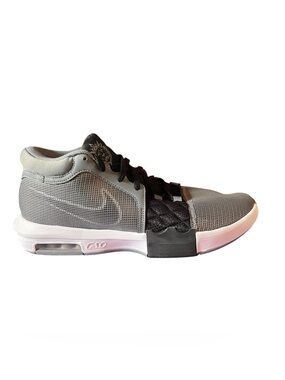 Nike LeBron Witness 8 Basketball Shoes